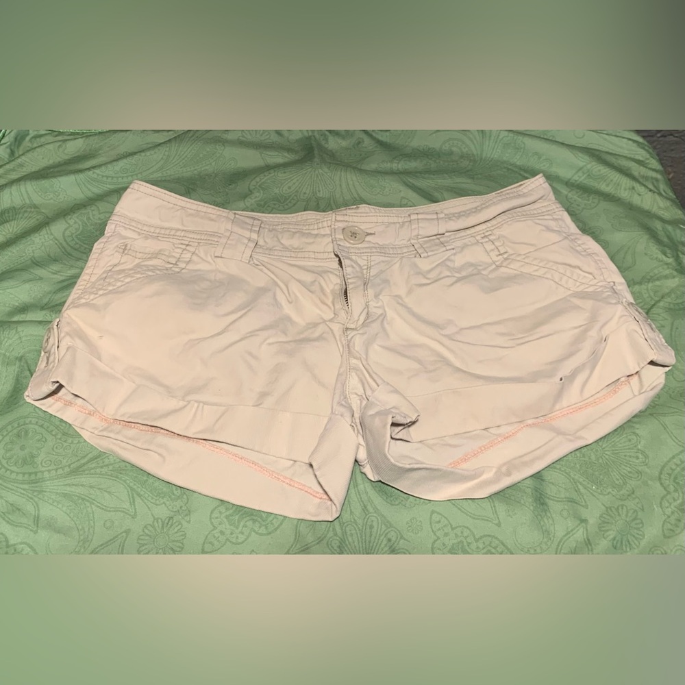 American Eagle khaki shorts size 6